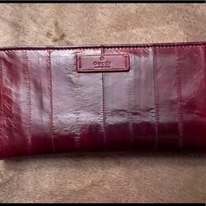 Authenticated Gucci Wallet in Wine / Burgundy Eel Skin